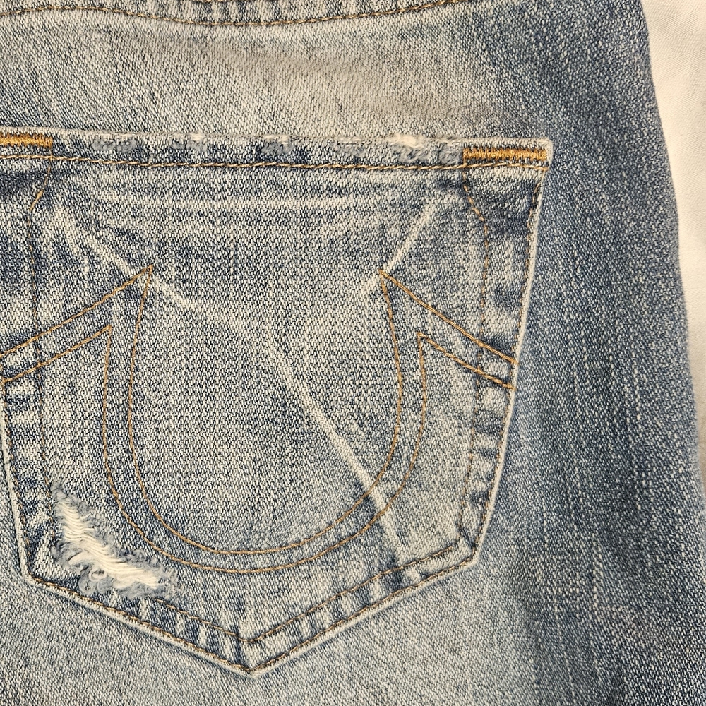 True Religion Blue Cropped Jeans with Embroidered Floral Patches - Picture 13 of 16